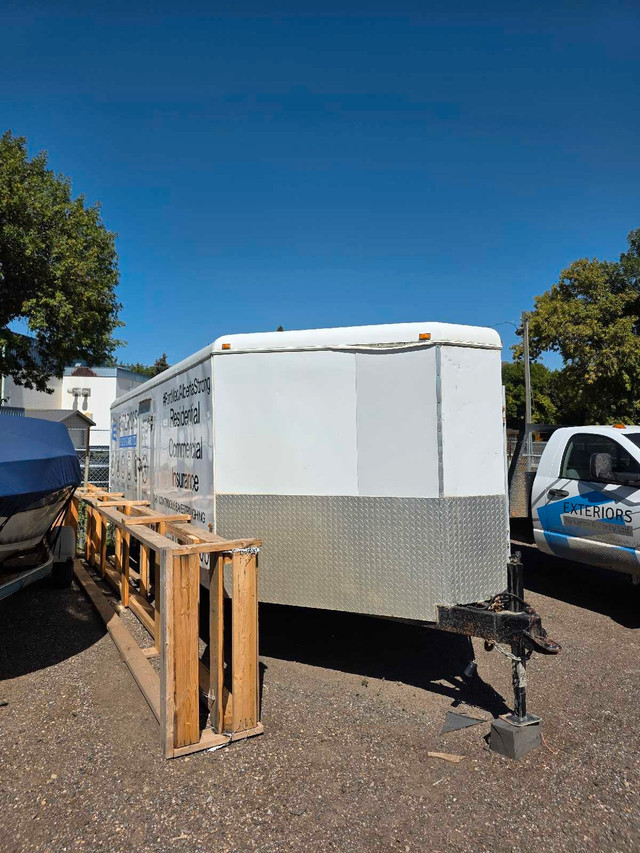 2001 Royal V-Nose Toy Hauler Trailer in Other in Lethbridge - Image 2