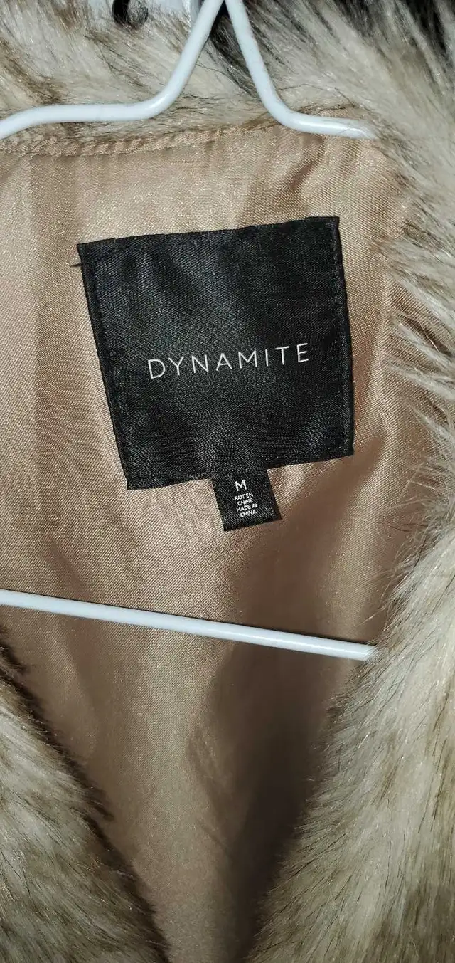 Dynamite Fur Vest - Size Medium in Women's - Tops & Outerwear in Markham / York Region - Image 3