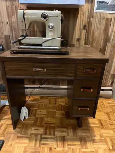 À donner : Meuble machine à coudre et machine à coudre (brisée), View more