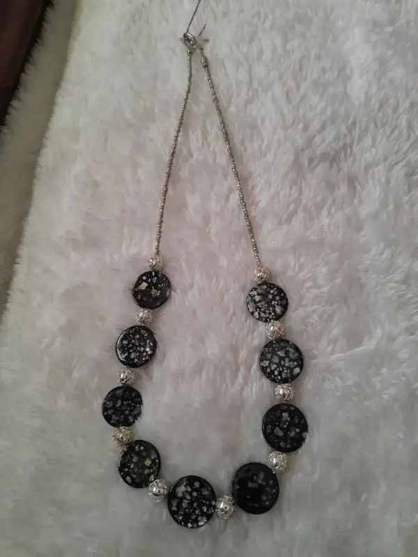 Bead Necklace in Jewellery & Watches in Windsor Region - Image 2