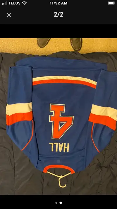 Selling a used Edmonton Oilers jersey, in good condition. It's a Hall #4 jersey, size L/XL. A great...