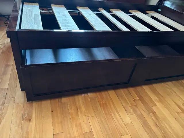 Lit simple avec lit gigogne intégré / Twin Trundle Sleigh Bed in Beds & Mattresses in City of Montréal - Image 4