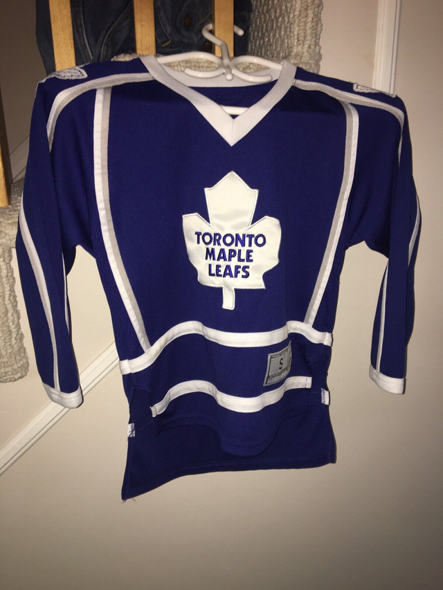 NHL Toronto maple leafs youth jersey.  in Arts & Collectibles in Gatineau