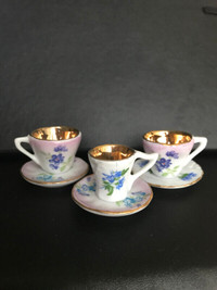 doll house/TASSES ET SOUCOUPE MINIATURE/porcelaineINE