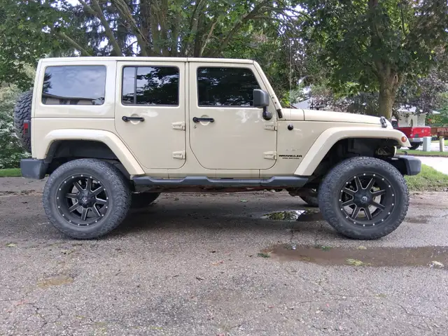 2011 Jeep Wrangler556564728408320002