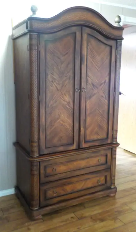 ARMOIRE / ELITE FURNITURE / TOP & BASE in TV Tables & Entertainment Units in Nanaimo - Image 2
