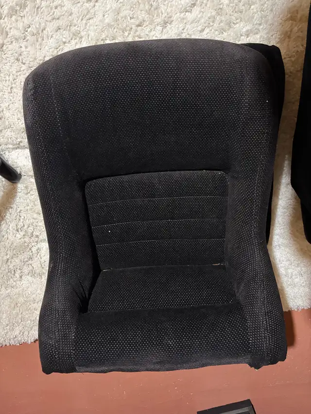 1978-1982 corvette cloth seats  in Other Parts & Accessories in Delta/Surrey/Langley - Image 2