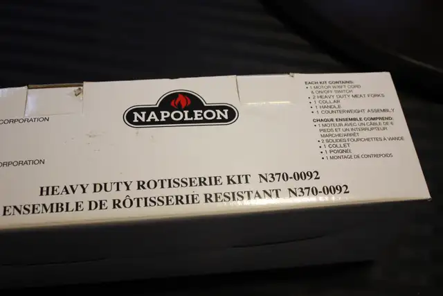Napoleon rotisserie kit in BBQs & Outdoor Cooking in Oakville / Halton Region - Image 4
