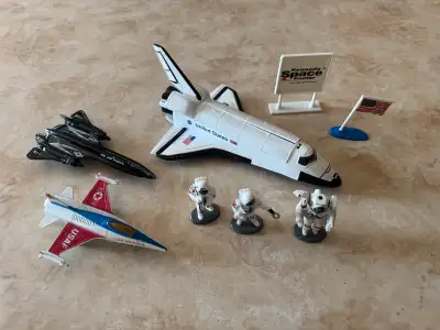 NASA plane, aircraft diecast model, astronauts figures, View more