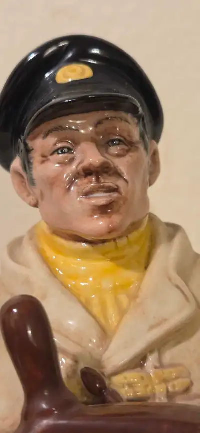 This pre-owned Royal Doulton sea captain figurine features exquisite detail and stands in a classic...