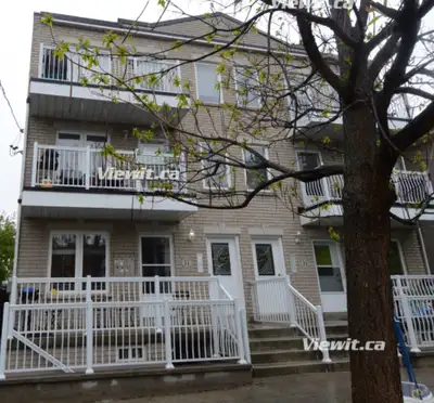 2 Bed APT on Subway Line