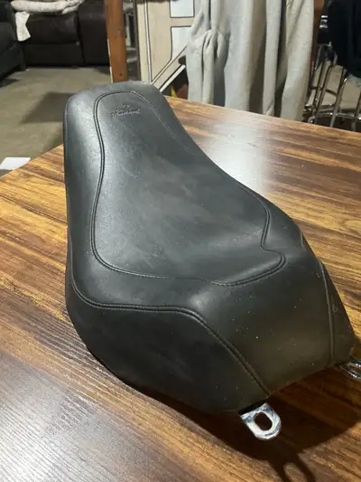Mustang Solo seat fits on my 2003 rd king