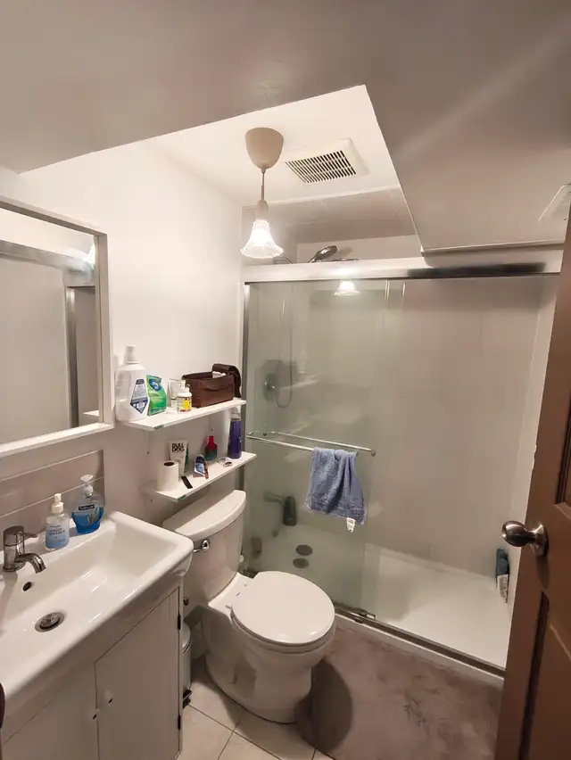 Spacious Summer Room Close to UWaterloo in Room Rentals & Roommates in Kitchener / Waterloo - Image 8