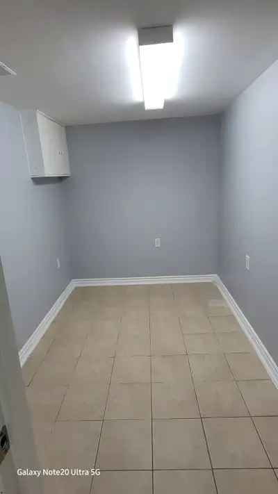 Sep. Ent, private, 1-BDRM BSMNT Apt - KENNEDY STN