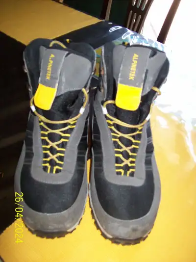 Men's boots New Price $15, View more