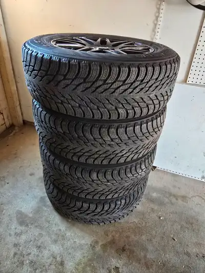 • Size: 235 65 18 • Bolt pattern – 5x114.3 or 5x4.5 • Was on a 2022 Toyota Highlander Hybrid • But,...