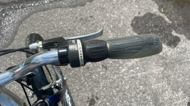 Specialized - Expedition - pour femme dans Randonnée, ville et hybrides  à Laval/Rive Nord - Image 4