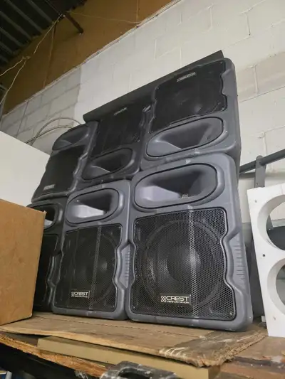 For sale is a used set of Crest Performance speakers. These speakers are perfect for DJs, bands, or...