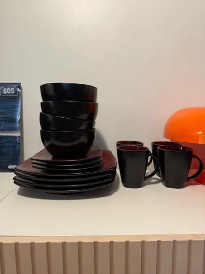 Better homes and gardens dish set- 15 pieces, View more