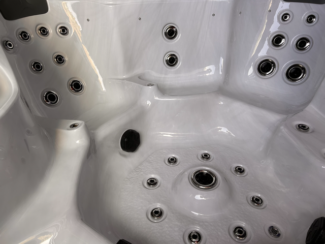 Brand New Deep 7 Seater Spas-Foot Massager Jets-Free Delivery KI in Hot Tubs & Pools in Kitchener / Waterloo - Image 5