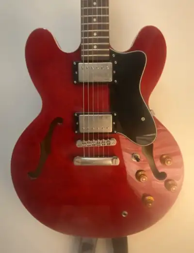 Epiphone Dot (ES 335 inspired) Chrry Hollowbody Electric Case, View more