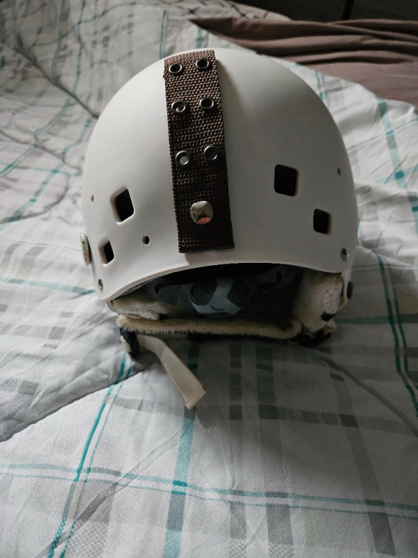 Womens small helmet and goggles in Snowboard in Edmonton - Image 4