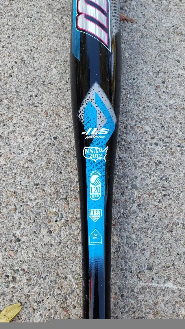 Mizuno Finch 30" Softball Bat$125 in Baseball & Softball in Barrie - Image 7