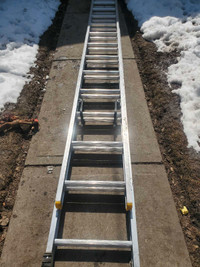 28' Sturdy Grade 1 extension ladder