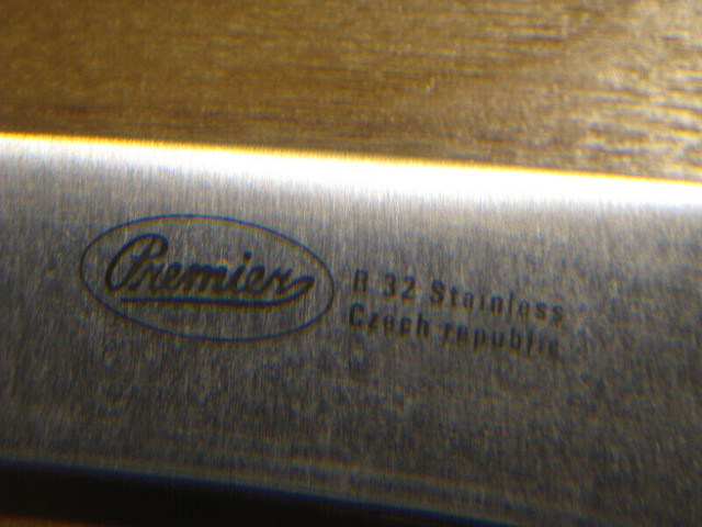 Couteau Premier B 32 Stainless Czech republic lame 6,5" dans Autre  à Trois-Rivières - Image 2