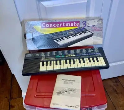 Vintage Realistic Concertmate-360 Keyboard, View more