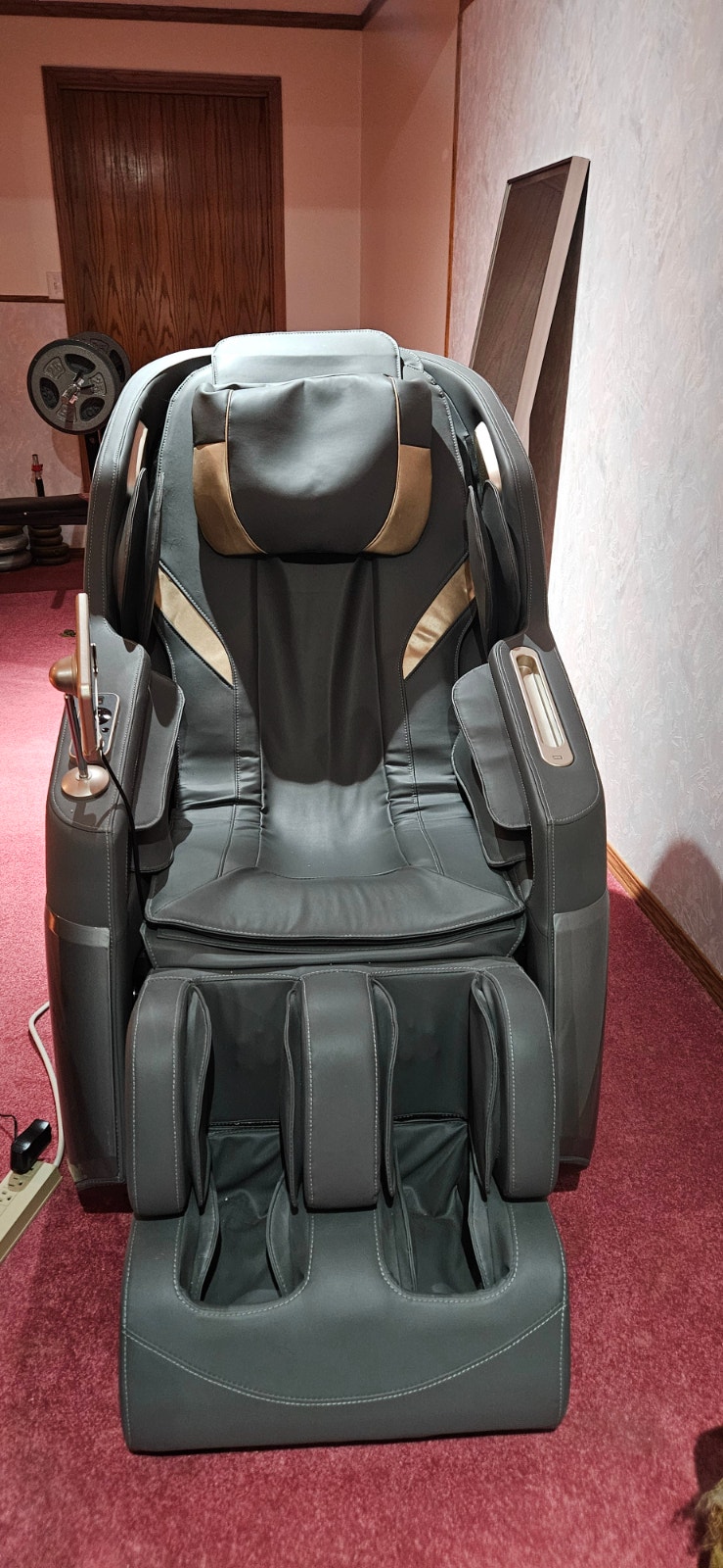 Massage Chair: Full-Body Zero-Gravity | Chairs & Recliners | Calgary ...