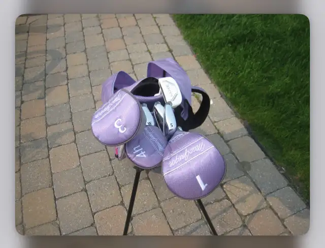 Set de golf femme gaucher avec accessoires  in Golf in Gatineau - Image 4