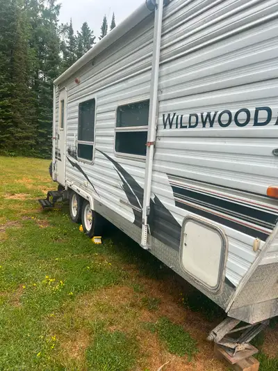 20 foot wildwood camper All appliances work Freshwater tank and pump work 2 30 pound propane tanks T...