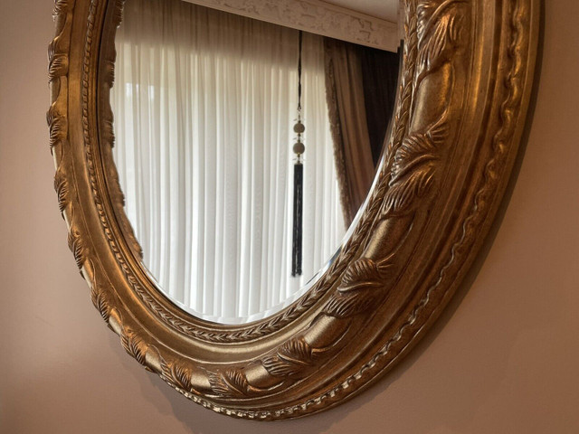 Luxury Gold Frame Round Mirror in Home Décor & Accents in Mississauga / Peel Region - Image 4