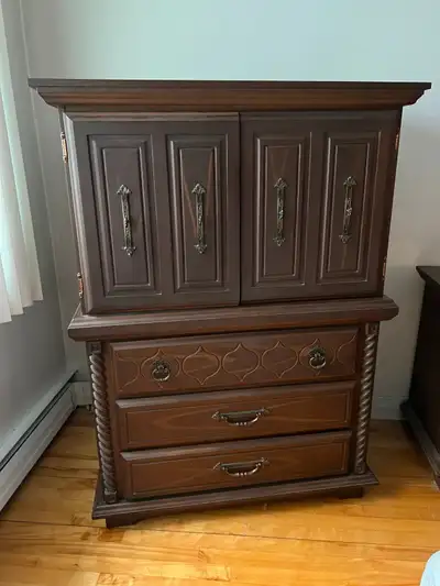 Commode-armoire vintage de style méditerranéen, View more