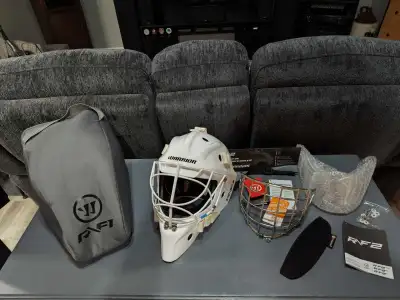 NEW - WARRIOR Carbon R/F1 PRO Goalie Mask - SM / MED, View more
