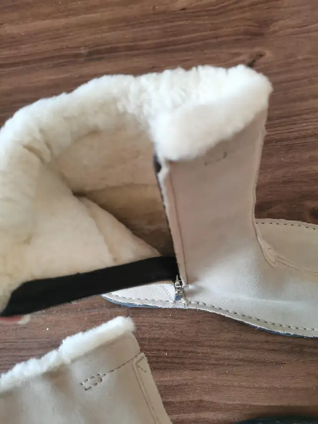 Women Winter Boots in Women's - Shoes in Calgary - Image 3