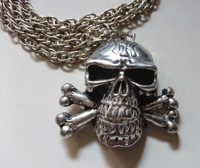 Vintage NY Silver Plated Metal Skull with Chain Necklace in Arts & Collectibles in Oshawa / Durham Region