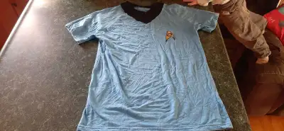 Medium Star Trek shirt, View more
