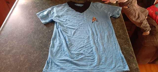 Medium Star Trek shirt in Costumes in Trenton