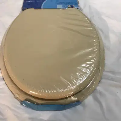 I am selling a new Bathscapes enamelled wood toilet seat in bone colour, still sealed in its origina...