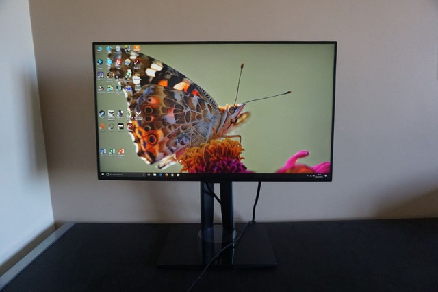 Professional monitor ViewSonic VP2468 24 inch 1080p 100% sRGB in Monitors in Oakville / Halton Region