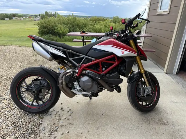 2020 Ducati Hypermotard SP in Sport Bikes in Calgary - Image 2
