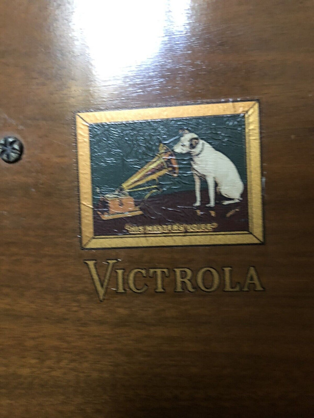 Vintage Victrola Cabinet Radio Record Player in Arts & Collectibles in Lethbridge - Image 3