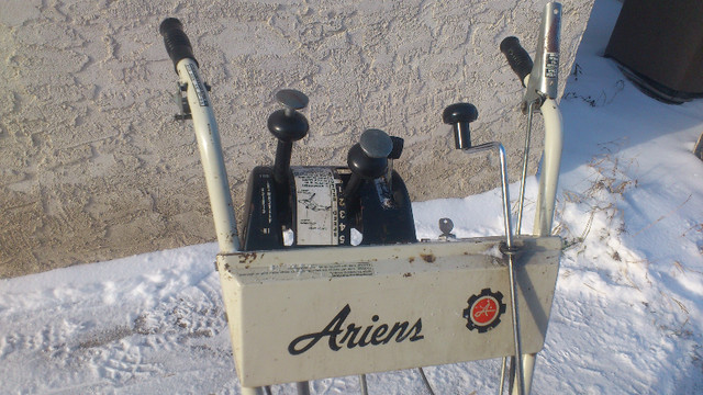 Ariens  8 HP 24 Inch 2 Stage Gas Powered  Snowblower dans Souffleuses à neige  à Winnipeg - Image 2