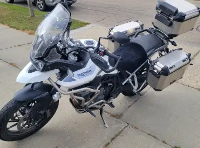 The 2023 Triumph Tiger 900 GT Low 17,000$ 11,000Km Mint condition Every Triumph aftermarket option....