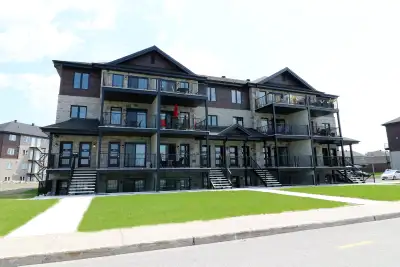 **CONSTRUCTION RÉCENTE ** Disponible pour le 1er Décembre 2025 4 ½ à 1595$ PAR MOIS Une visite vous...