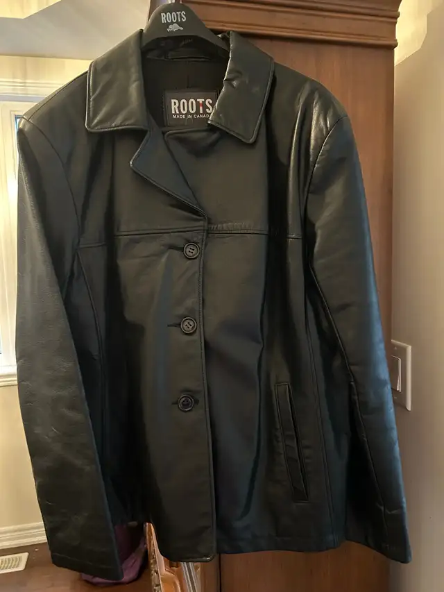 Women’s ROOTS  leather jackets size 12 in Women's - Tops & Outerwear in Markham / York Region - Image 2