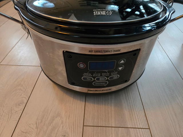 Hamilton Beach programmable slow cooker in Microwaves & Cookers in St. Catharines