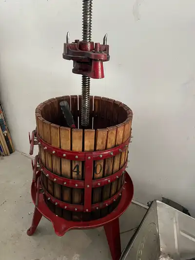 OBO Greats condition grape press and electric motor grape crusher. Including -wine bottle corker - 2...